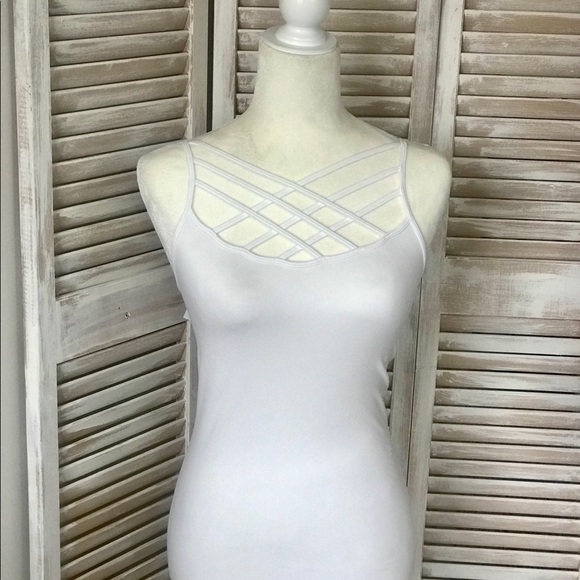 BOUTIQUE- CAGED TRIPLE CROSS TANK TOP IN BLACK SEAMLESS, LONG - Picture 6 of 6